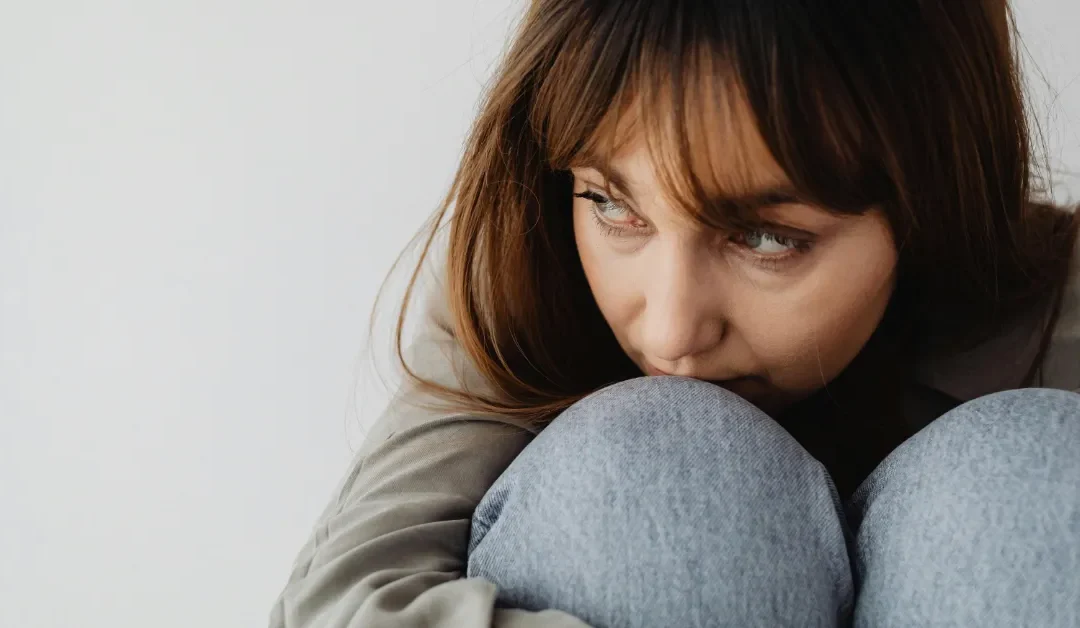 Hipervigilancia y ansiedad: qué es, síntomas y relación con el trauma